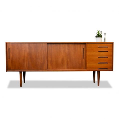 Mid Century Sideboard, Teak Sideboard, Apartment Interior, Open Plan, Credenza, Vintage Design, Sideboard, Vintage Designs, Teak