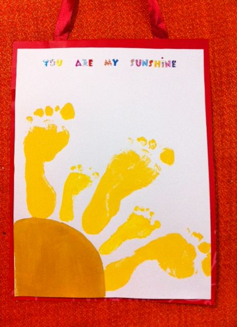 "you are my sunshine" paw print Footprint Canvas, Crafty Morning, Diy Mother's Day Crafts, Baby Art Projects, Footprint Crafts, Foot Print, Mothers Day Crafts For Kids, Handprint Crafts, Daycare Crafts