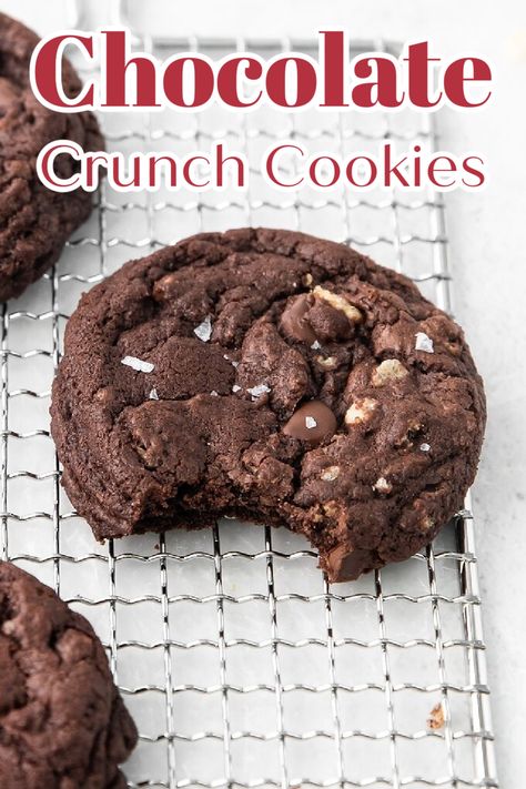 Chocolate Crunch Cookies - Delicious homemade chocolate cookies filled with chocolate chips and rice krispies! The cookie version of a Crunch bar! Chocolate Cookies | Chocolate Crunch Cookies | Rice Krispie Recipes | Cookie Recipes #cookies Homemade Chocolate Cookies, Fall Desserts Thanksgiving, Crunch Cookies, Easy Dessert Recipes, Crunch Bar, Chocolate Crunch, Baked Cookies, Puffed Rice, Chocolate Delight