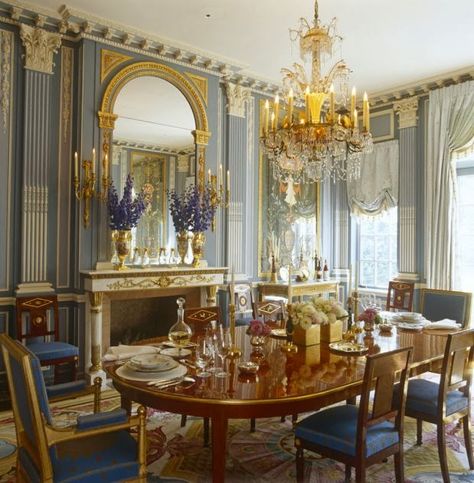 The Dining Room of a Long Island mansion decorated by Brian J. McCarthy features paneling from Feau Dream Architecture, Beautiful Settings, Western Interior, Dining Room French, Classic Dining Room, Traditional Dining Rooms, Irvine California, Island Dining, Elegant Dining Room