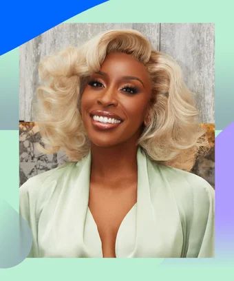 Jackie Aina On FORVR Mood Candles In Launch Interview Iconic Haircuts, Jennifer Aniston Haircut, Choppy Cut, Jackie Aina, Setting The Mood, Cuffing Season, Dark Brunette, Beauty Vlogger, Candle Collection