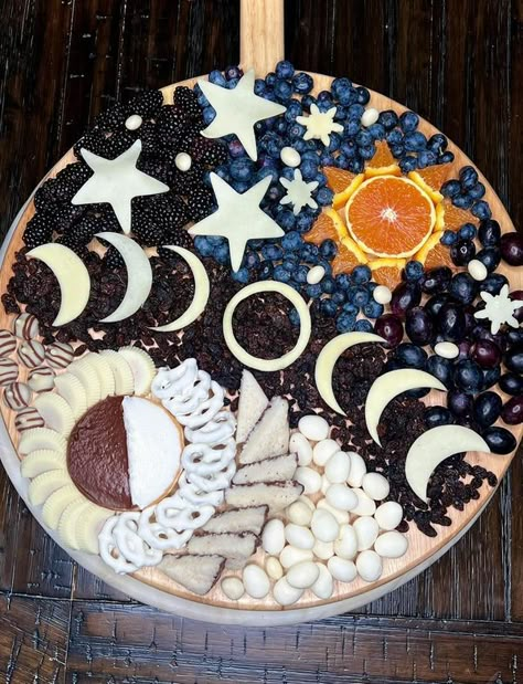 Acotar Party, Winter Solstice Party, Moon Food, Charcuterie Food, Solstice Party, The Crone, Food Artists, Moon Baby Shower, Moon Party