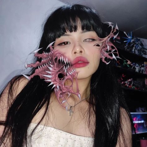 Body Horror Reference, Sfx Makeup Prosthetic, 10 000 Followers, Graduated Bob Haircuts, Graduated Bob, Monster Artwork, Haircuts For Older Women, Concept Draw, Creepy Pictures