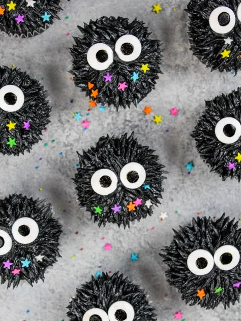 Sprite Cupcakes, Cupcakes Easy Recipe, Studio Ghibli Party, Bolo Da Hello Kitty, Totoro Party, Cupcakes Easy, Dark Chocolate Cupcakes, Whimsical Creatures, Soot Sprite