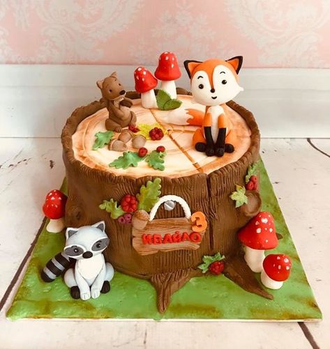 #forestanimals #foxcake #woodlandbirthday #woodlandbirthdayparty Woodland Birthday Theme, Fox First Birthday, Woodland Birthday Cake, Boys First Birthday Cake, Fox Cake, Boys 1st Birthday Cake, Baby First Birthday Cake, Fox Birthday, Woodland Cake