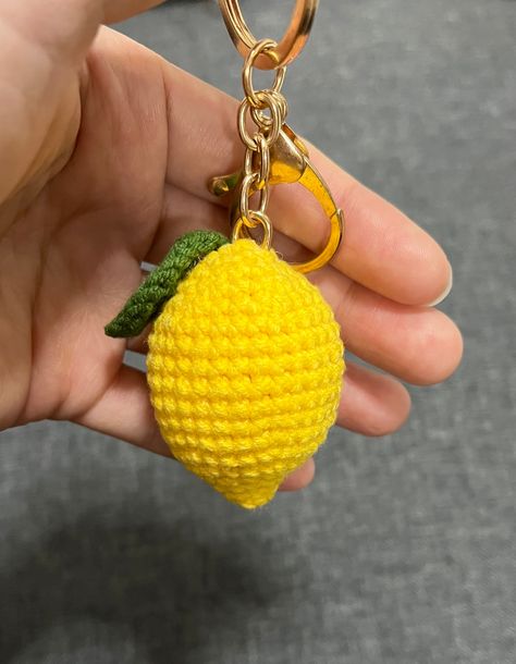 Mini handmade lemon! Super cute and great gift!  This cute small crochet lemon is made of high quality yarn (100% milk cotton).  It will come with a keychain together so that you can use it as a charm for your bag, backpack, etc. It can be a cute gift for someone you love.  Finished size approx: 5 cm * 3cm (for handmade item: the size of each finished product may slightly different)  Remark/Attention: * * * * *＊*＊*＊*＊ - All orders are handmade and it will take 1-2 days for production before ship Lemon Crochet Keychain, Crochet Small Gifts, Cute Small Crochet, Cute Crochet Keychains, Lemon Keychain, Lemon Bag, Crochet Lemon, Fruit Keychain, Crochet Flower Blanket