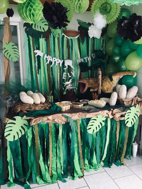 Dinosaur Jungle Theme Party, Dino Birthday Table Decor, T Rex Party Decorations, Cheap Dinosaur Party Ideas, Dino Birthday Decorations, Dinosaur Safari Birthday Party, Dinosaur Themed Birthday Party Decorations Decorating Ideas, Dinosaur Themed Birthday Party Boys, Dino Decorations Party