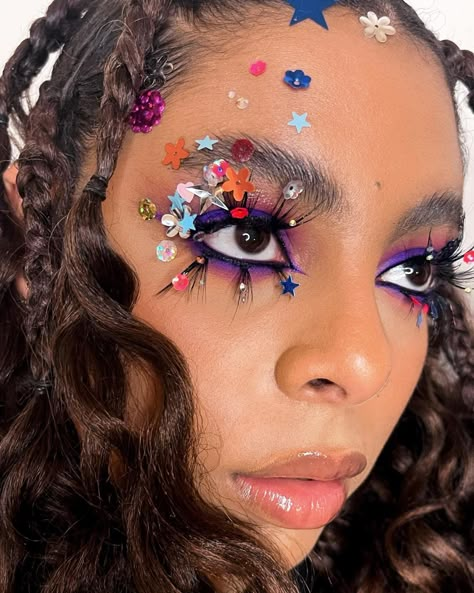 Maximalist Makeup, Sequin Makeup, Editorial Makeup Looks, Eyeshadow Art, Makeup Looks Creative, Unique Makeup Looks, Fashion Editorial Makeup, Shiseido Synchro Skin, Make Carnaval