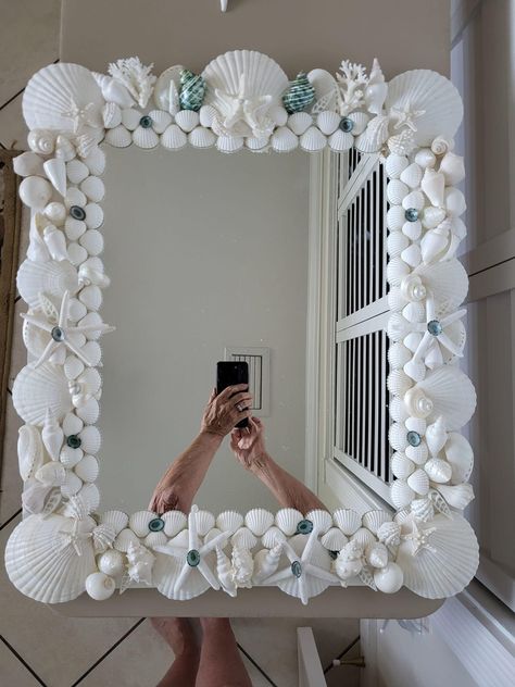 Decoration With Shells, Beach Inspired Decor, Seashell Mirror, Ocean Room, Art Coquillage, Bond Paper Design, Shell Mirror, Mirror Decoration, House Paint Exterior