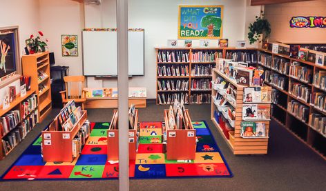 School Library Layout Floor Plans, School Library Layout, Small School Library, Library Stations, Eclectic Library, Library Layout, School Library Decor, Reading Display, School Library Design