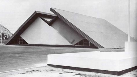 Gustavo Díaz Ordaz" (1968) gym sport city of the Magdalena Mixhuca, DF Mexico | Manuel González Rul Brutalism Architecture, Architecture Books, Architecture Design Concept, Up House, Building Exterior, Architecture Exterior, Gothic Architecture, Brutalism, Modern Buildings