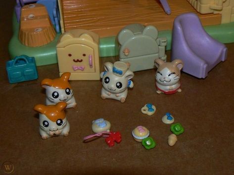 Hamtaro Wallpapers, Vintage Toys 80s, Ham House, 2010s Nostalgia, Superhero Gifts, 90s Toys, 2000s Nostalgia, Nostalgic Toys, Happy Party