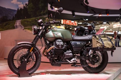 Moto Guzzi V7 Stone, Moto Guzzi V7, Moto Guzzi Motorcycles, Hello Moto, Modern Bike, Triumph Bikes, Italian Motorcycles, Biker Lifestyle, Motorcycle Manufacturers