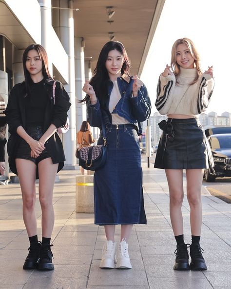 Itzy Fashion Airport, Itzy Airport Outfit, Gabine Saddle Bag Outfit, Itzy Street Style, Kpop Airport Outfits, Airport Outfit Kpop, Kpop Airport Fashion Women, Itzy Airport Fashion, Airport Style Kpop