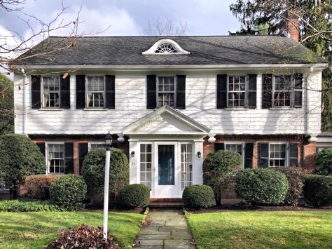 Garrison Style House Exterior, Garrison Colonial Front Porch, New England Colonial House Exterior, Garrison Colonial Exterior, New England Colonial House, 1970s Colonial, Modern Colonial House Exterior, Garrison Colonial, Garrison House