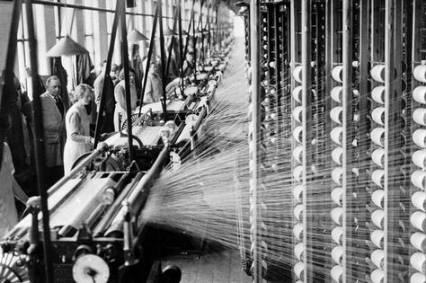 The Way We Were: When cotton was king and Manchester led Industrial Revolution - Manchester Evening News Spinning Cotton, I Love Manchester, Cotton Mill, World History Lessons, Textile Factory, Lego Pictures, Textile Industry, Industrial Revolution, Native American History