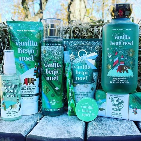 Vanilla Bean Noel Aesthetic, Christmas Shower Products, Bathandbodyworks Christmas, Christmas Skin Care, Christmas Lotion, Bath And Body Works Christmas, Christmas Perfume, Brr Basket, Vanilla Bean Noel