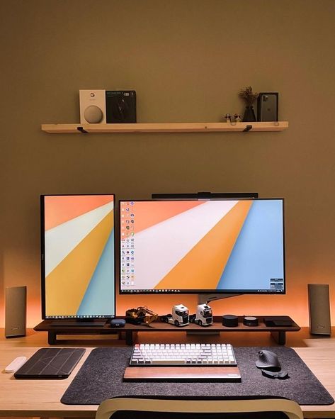 Monitor Setup, Dual Monitor Setup, Desk Setup Ideas, Gaming Desk Setup, Computer Desk Setup, Home Studio Setup, Desk Goals, Desktop Setup, Dual Monitor