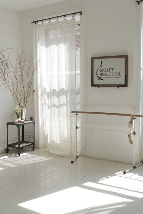 Home Ballet Studio, Ballet Room, Yoga Room Design, Dance Studio Design, Home Dance Studio, Ballet Bar, Ballet Studio, Dance Rooms, Yoga Studio Design