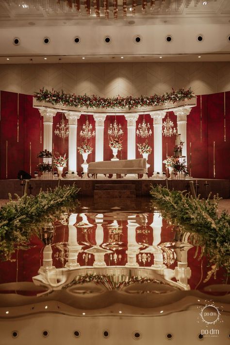 #decor #wedding #weddingdecor #weddingstage #royalwedding Royal Wedding Reception Decor, Royal Wedding Backdrop, Grand Indian Wedding Decor, Red Reception Decor, Banquet Wedding Decor, Royal Wedding Decor, Royal Wedding Decorations, Red Reception, Ide Hampers