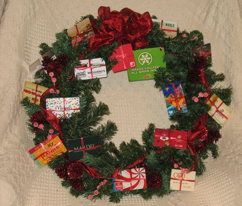 This was the gift card wreath for my daughter's third grade class.  Used curly ribbon to attach each card to the wreath. Gift Card Wreath, Gift Card Tree, Gift Card Basket, School Traditions, Card Wreath, Presents For Family, Gift Card Bouquet, Gift Card Displays, Gift Card Presentation