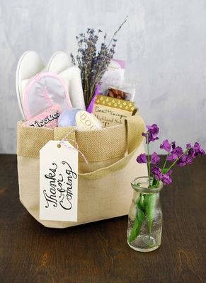 Wedding Welcome Bags, Tote Bags, Storage Bags Wedding Hotel Bags, Expensive Wedding Gifts, Bouquet Succulent, Wedding Welcome Gifts, Burlap Tote Bags, Colorful Ribbon, Welcome Bag, Wedding Hotel, Burlap Tote