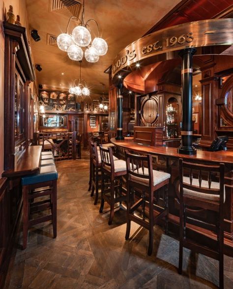 Old Style Bar Design, Irish Pubs In Ireland, Pub Style Basement Bar, Irish Pub Aesthetic, British Pub Interior, Irish Pub Basement, Old Irish Pub, Pub Interior Ideas, Irish Pub Interior