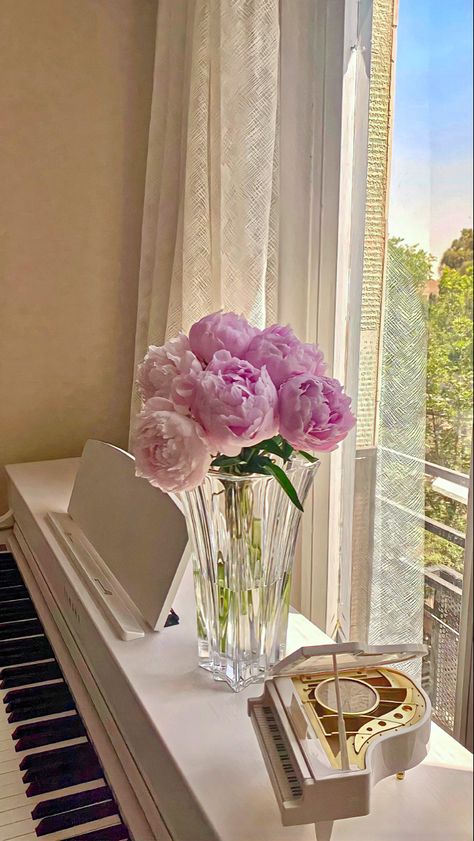 Pink peonies in vase on top of white piano Piano Aesthetic Pink, Pink Piano Aesthetic, Piano Flowers, Aesthetic Piano, Music Flashcards, Calming Backgrounds, Pink Piano, Piano Photo, Piano Aesthetic