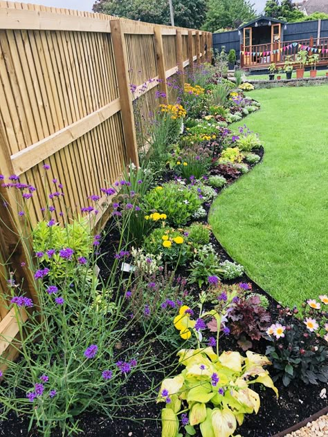 Gardens Along Fence Line, Border Gardens Along Fence, Flower Beds Along Fence, Landscape Along Fence Line, Garden Along Fence Line, Fence Landscaping Privacy, Garden Boarders Ideas, Fence Ideas Minecraft, Outdoor Ideas Garden