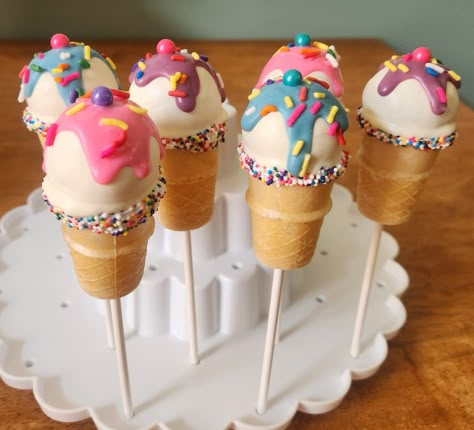 Cone Cake Pops, Make Ice Cream Cake, Ice Cream Cone Cake Pops, Cake Pop Boxes, Fun Cake Pops, Cupcake Ice Cream Cones, Ice Cream Cake Pops, Cone Cake, Easter Cake Pops