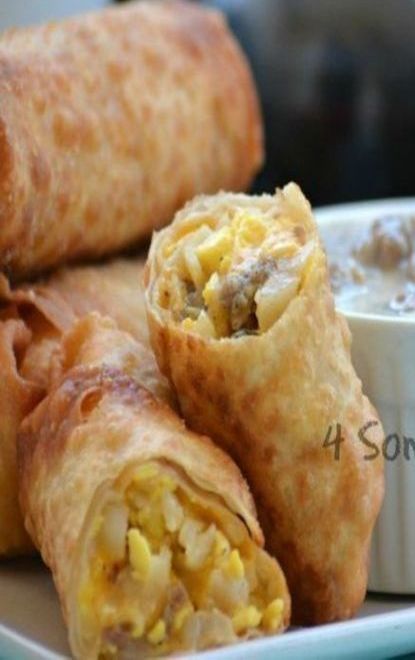 Burritos Vegetarian, Freeze Breakfast, Breakfast Egg Rolls, Burritos Healthy, Burritos Freezer, Freezable Breakfast, Homemade Scalloped Potatoes, Baked Breakfast, Pork Chops And Potatoes