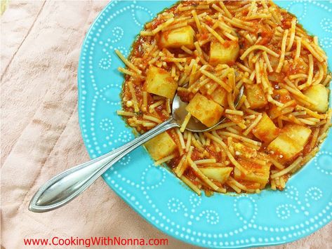 Cut Spaghetti and Potatoes in a light tomato sauce. Or better knows as Pasta e Patate Pasta And Potatoes, Light Tomato Sauce, Vegan Pasta Noodles, Cooking With Nonna, Pasta E Patate, Vegan Potato Recipes, Spaetzle Recipe, Pasta Noodle Recipe, Potato Pasta