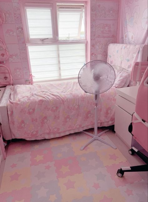 Kawaii Rooms, Cutecore Room, Bedroom Board, Kawaii Room Ideas, Hello Kitty Room Decor, Kawaii Bedroom, Future Bedroom, Pink Room Decor, Cute Bedroom Ideas