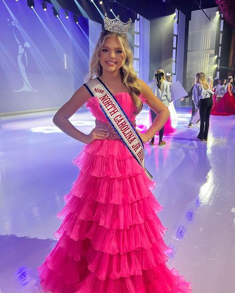 Middle School Pageant Dresses, High School Pageant Dresses, Western Wear Pageant Outfit, Pagent Dresses Teen, Pageant Girl Aesthetic, Pageant Makeup For Blondes, Pageant Hairstyles, Pageant Aesthetic, Pageant Pictures