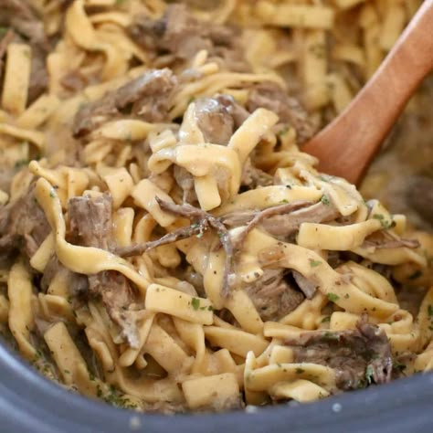 Crock Pot Beef and Noodles Reams Noodles Recipes, Mississippi Beef And Noodles, Homemade Beef And Noodles, Mississippi Beef, Noodles Crockpot, Beef And Noodles Crockpot, Beef And Pasta, Crock Pot Beef, Beef Noodles