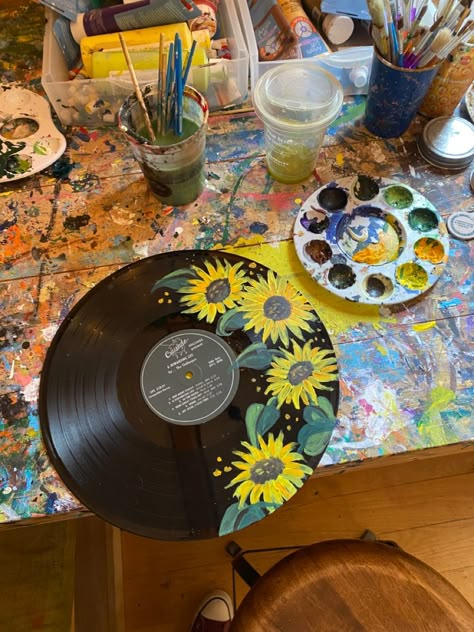 Disco Painting, Disc Painting, Record Art Ideas, Trippy Stuff, Vinyl Painting, Vinyl Record Art Ideas, Painted Records, Vinyl Paintings, Painted Vinyl Records