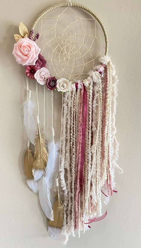 These beautiful feather/floral dreamcatchers have endless possibilities, a true customized piece made to your colors desired. Size & materials: variety of size in metal ring wrapped in cord waxed cord middle weaving floral embellishments (5inch has about 3-5 florals and 12inch can fit up to 10, all depending on sizes of flowers used) feathers variety of trim and yarn (total length is about 2 1/2- 3x that of the diameter, example the 5 inch will be about 15inches total length top to bottom. Some Dreamcatcher Diy, Blue Dream Catcher, Dream Catcher Decor, Boho Dreamcatcher, Boho Crafts Diy, Dream Catcher Craft, Macrame Wall Hanging Diy, Diy Yarn Crafts, Feather Decor