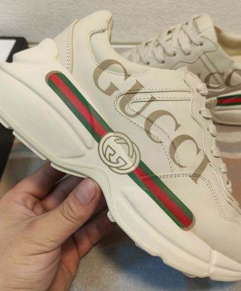 Tenis Gucci, Gucci Sneaker, Gucci Shoes Sneakers, Gucci Outfits, Gucci Sneakers, Fresh Shoes, Hype Shoes, Gucci Fashion, Aesthetic Shoes