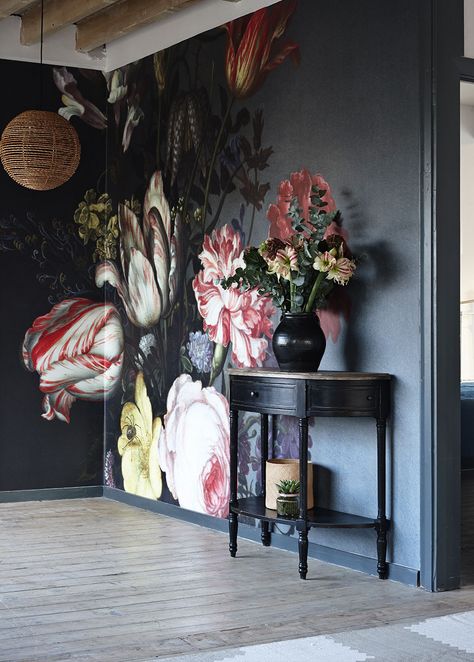 Black Wall Interior canvas for a floral wall mural Mini Moodboard, Vstupná Hala, Flowers Collage, Inspiration Wallpaper, Flowers Painted, Hur Man Målar, Interior Trend, Black Walls, Home Fashion