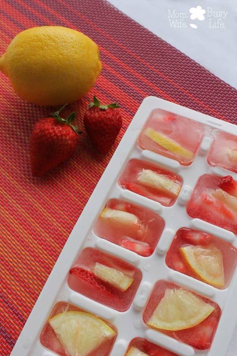 Strawberry Lemon Water, Strawberry Lemon, Fruit Infused, Water Recipes, Flavored Water, Lemon Water, Ice Cubes, Ice Cube, Mojito