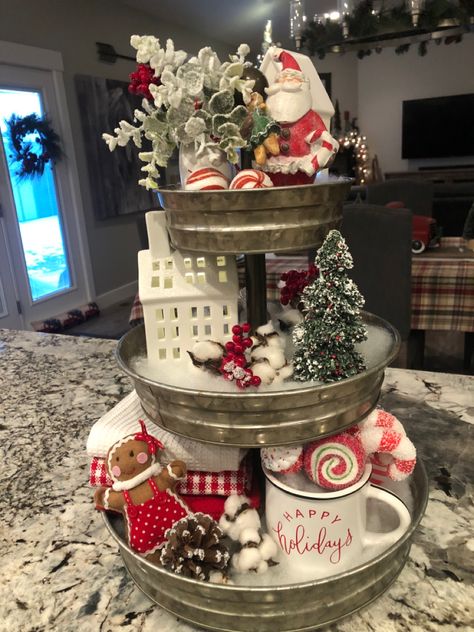 Christmas Decorations Inside, Simple Christmas Decor Ideas, Christmas Tray Decor, Christmas Trays, Best Christmas Decorations, 3 Tier Stand, Tray Decor Christmas, Tier Trays, Christmas Tray