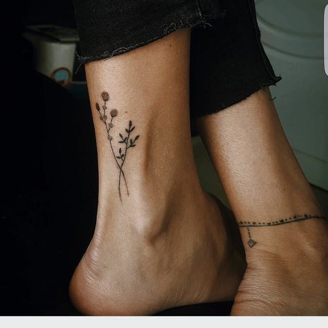 Small Foot Tattoos, Dragons Tattoo, Unalome Tattoo, Anklet Tattoos, Foot Tattoos For Women, Small Flower Tattoos, Inspiration Tattoos, Tattoos Geometric, Small Girl