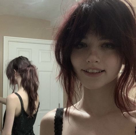 Grunge Hair Short, Cute Red Hair, Pretty Ponytail, Pretty Ponytails, Short Grunge Hair, Art Hair, Bad Haircut, Emo Girl, Hair Inspiration Short