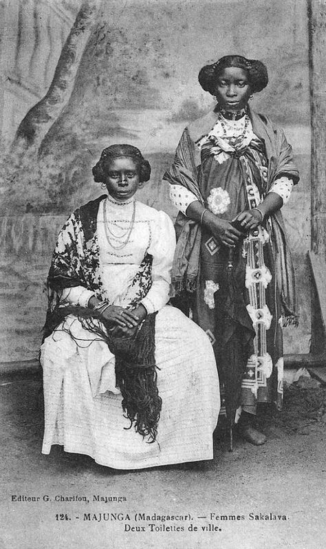 Guinea Conakry, African Royalty, Vintage Black Glamour, African People, African Diaspora, Photo Vintage, African History, African Culture, African Beauty