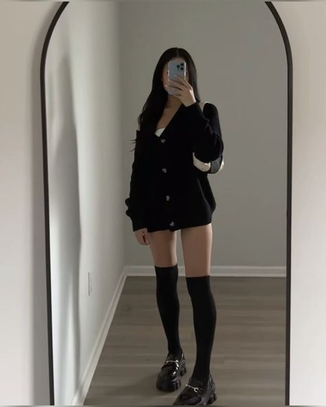 Short Torso Outfits Aesthetic, Black Socks Outfit, Fit Baddie, Mini Skirt Ideas, Short Torso Outfits, Long Socks Outfit, Cute Summer Outfits Casual, Outfit Inspo Green, Dollcore Outfits