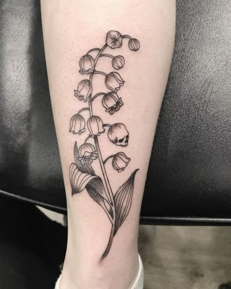 50+ beautiful and gentle lily of the valley tattoos: designs in different styles on different body places are in our article. Bonus: secret tattoo meanings. Lily Of The Valley Tattoos, Lily Of The Valley Tattoo, Back Of Leg Tattoos, Valley Tattoo, Garden Tattoos, Omerta Tattoo, Theme Tattoo, Inspiration Tattoo, Tattoos Geometric