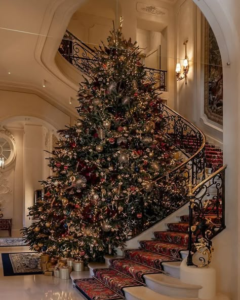 Ritz Paris Hotel, Gingerbread Star, The Ritz Paris, Ritz Paris, Christmas Dreaming, Elegant Christmas Trees, Dream Life House, Christmas Decor Inspiration, Christmas Feeling