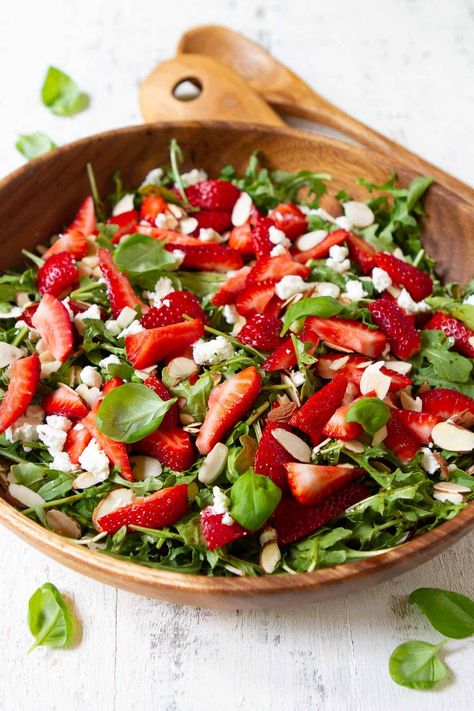 The fresh flavors in this easy strawberry arugula salad taste like summer! Toasted almonds and creamy goat cheese add crunch and extra flavor. | Goat cheese | Vegetarian Strawberry Arugula Salad, Strawberry Feta Salad, Salad With Strawberries, Strawberry Salad Recipe, Strawberry Feta, Arugula Pasta, Feta Salad Recipe, Arugula Recipes, Arugula Salad Recipes