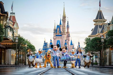 Do You Qualify for Disney World’s New Extended Evening Hours? Disney Animal Kingdom, Disney Parque, Disney World Tickets, 50th Anniversary Celebration, Anniversary Sign, Disney Songs, Disney World Parks, Cinderella Castle, Disney Food Blog