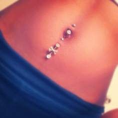 Cute belly button piercing Top And Bottom Belly Piercing, Bottom Belly Button Piercing, Cute Belly Button Piercing, Double Navel Piercing, Double Belly Piercing, Piercing Placement, Hip Piercings, Pretty Piercings, Cute Belly Rings